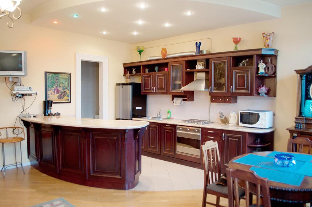 Two Bedroom Luxury Apartment 利沃夫 外观 照片